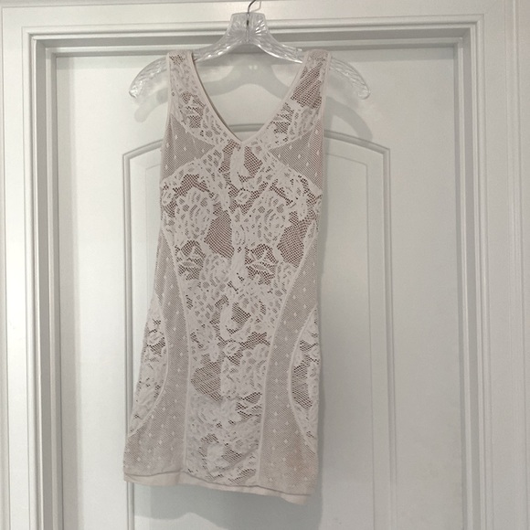 Bebe Bodycon White lace dress with tan undertones - Size US Small - Picture 1 of 1